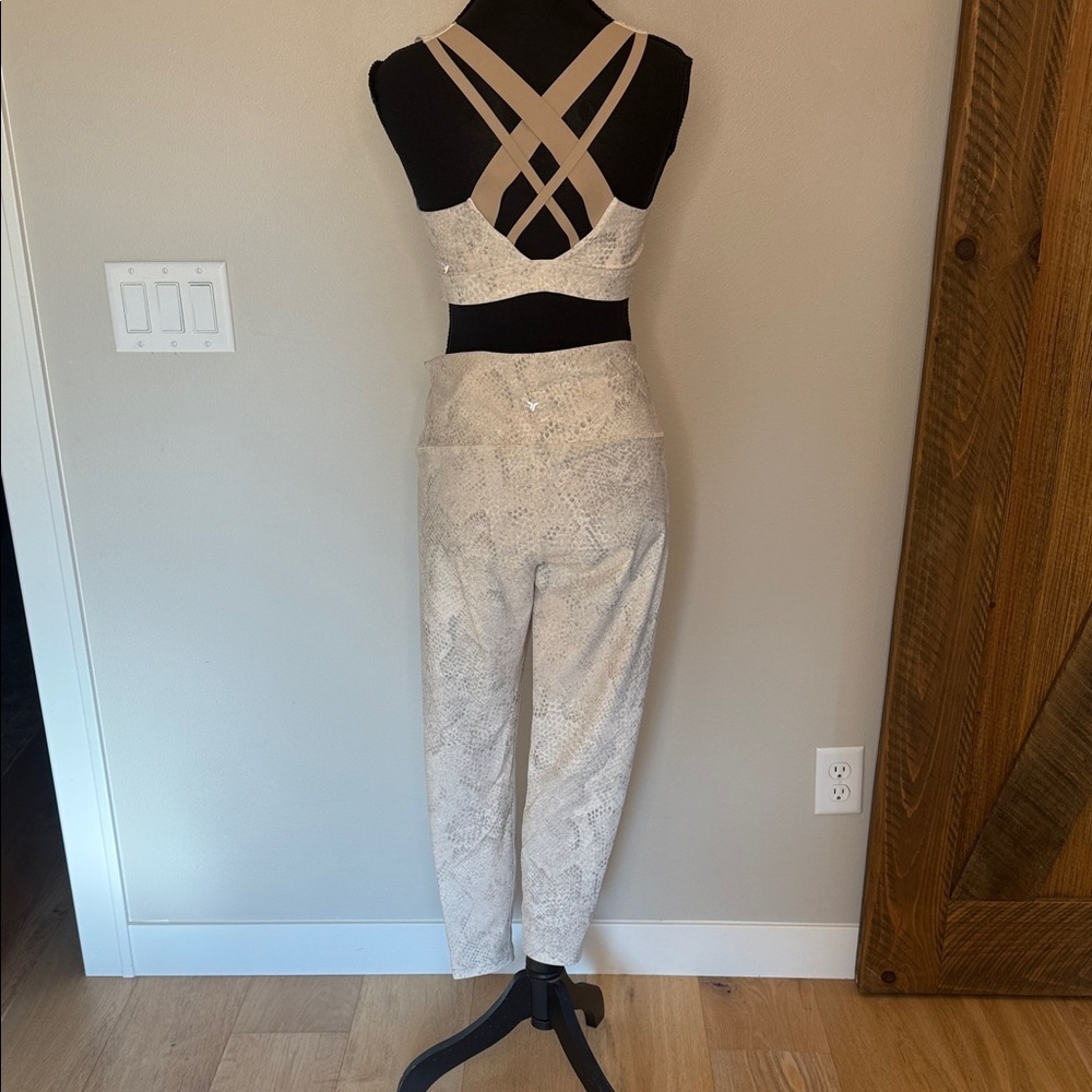 Women's 3-Piece Light Snakeskin Design Athletic Attire NWOT, Never Worn - Picture 2 of 10